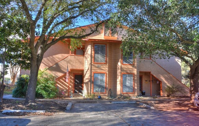 2-bedroom rental at 1431 Loma Alto Rd Unit 4 in San Antonio TX