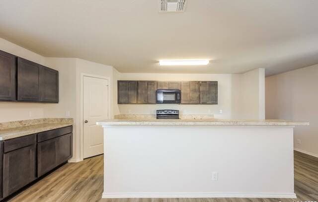 4-bedroom rental at 10323 Green Branch in San Antonio, TX — photo 2