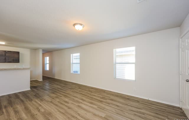 4-bedroom rental at 10323 Green Branch in San Antonio, TX — photo 5
