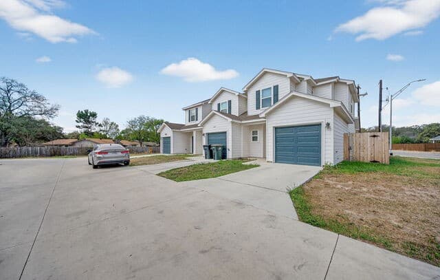 3-bedroom rental at 4110 Swans Landing Unit 101 in San Antonio, TX — photo 2