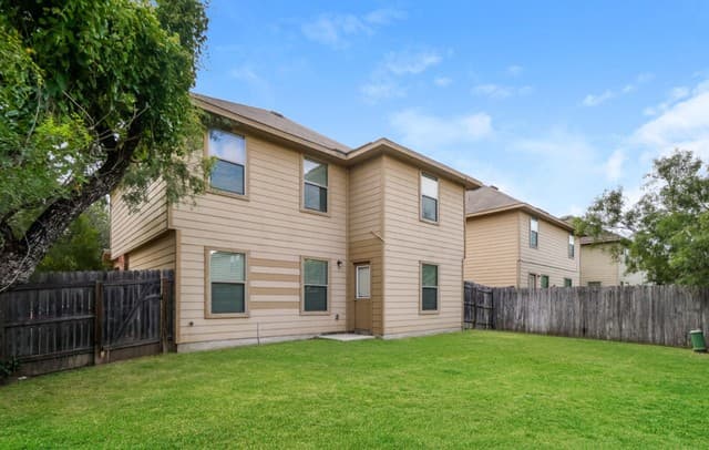 4-bedroom rental at 8915 Bonnie Butler in San Antonio, TX — photo 2
