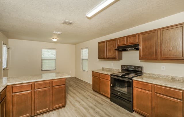 4-bedroom rental at 8915 Bonnie Butler in San Antonio, TX — photo 4