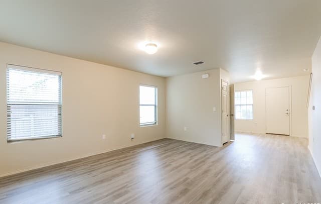 3-bedroom rental at 7031 Heathers Pond in San Antonio, TX — photo 4