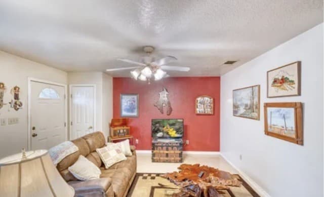 2-bedroom rental at 622 S Oak in Pearsall, TX — photo 4