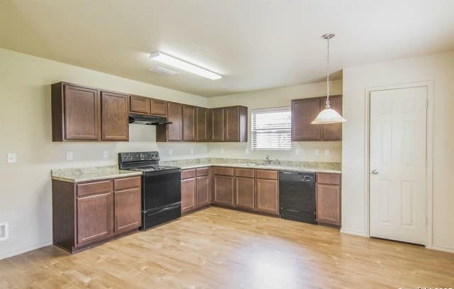 4-bedroom rental at 2230 Fishing Stone in San Antonio, TX — photo 2