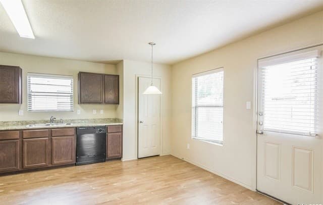 4-bedroom rental at 2230 Fishing Stone in San Antonio, TX — photo 3