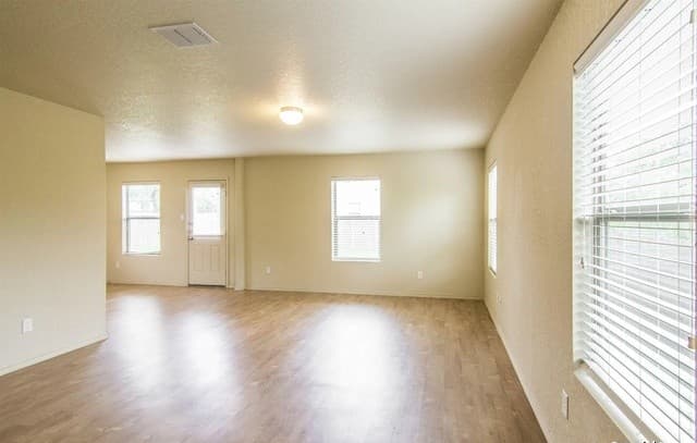 4-bedroom rental at 2230 Fishing Stone in San Antonio, TX — photo 4