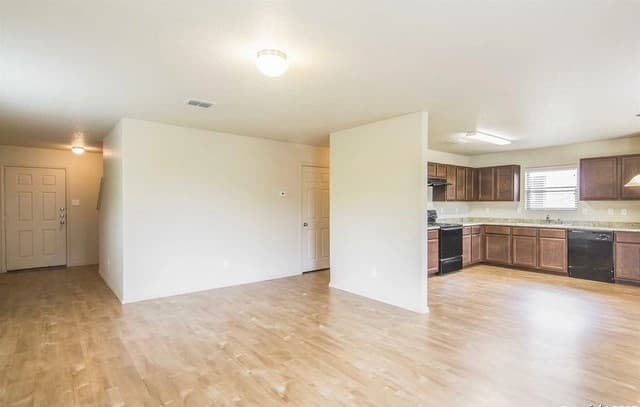 4-bedroom rental at 2230 Fishing Stone in San Antonio, TX — photo 5