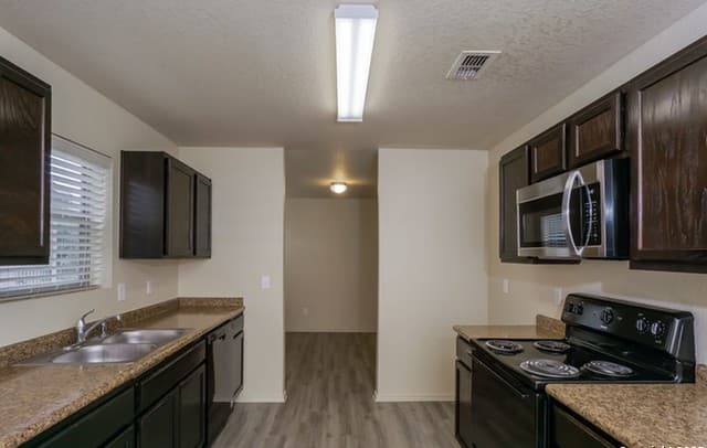 3-bedroom rental at 10210 Hunters Pond in San Antonio TX