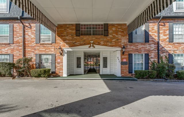 1-bedroom rental at 8401 N New Braunfels Unit 207A in San Antonio, TX — photo 3
