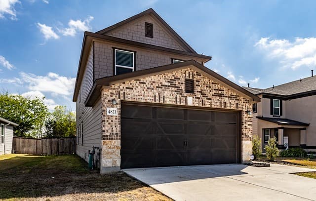 4-bedroom rental at 4821 Park Glen in Marion, TX — photo 2