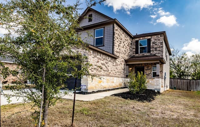 4-bedroom rental at 4821 Park Glen in Marion, TX — photo 3