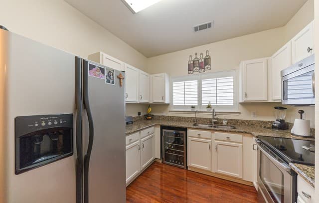 2-bedroom rental at 2619 Crown Arbor Dr in San Antonio, TX — photo 4