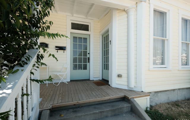 1-bedroom rental at 732 Lamar St Unit 1 in San Antonio, TX — photo 3