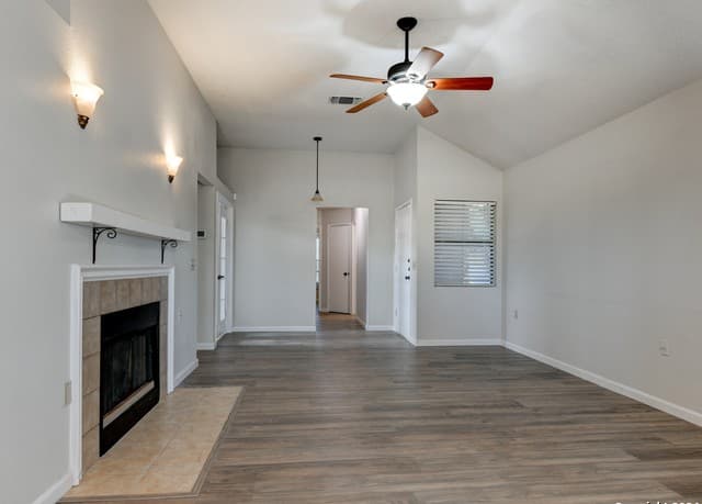 3-bedroom rental at 9811 Wagon Train in Converse, TX — photo 3