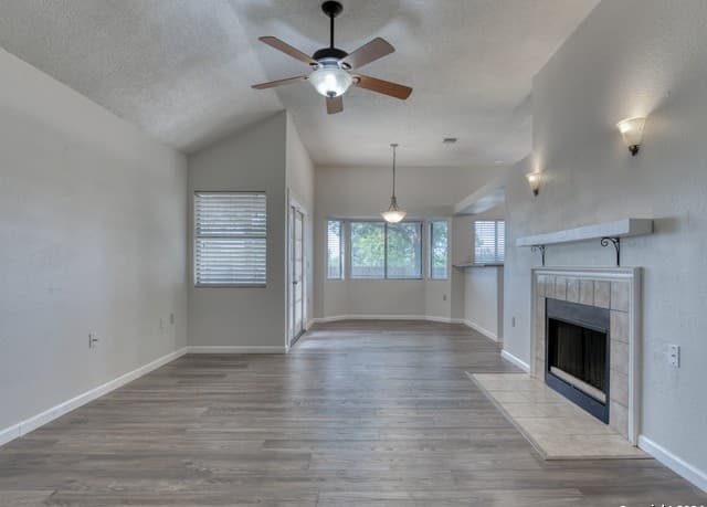 3-bedroom rental at 9811 Wagon Train in Converse, TX — photo 5