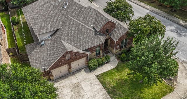 4-bedroom rental at 8718 Silver Rock in San Antonio, TX — photo 2