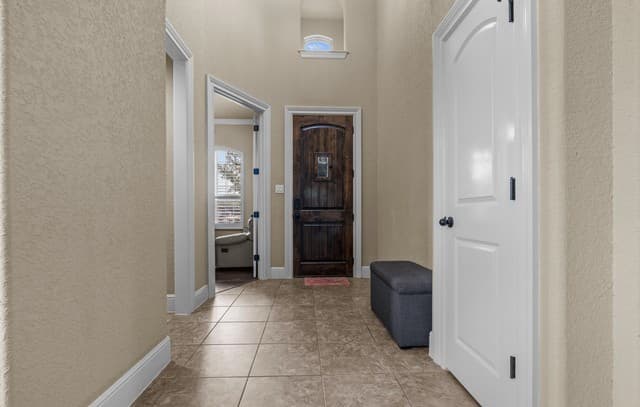 4-bedroom rental at 8718 Silver Rock in San Antonio, TX — photo 5