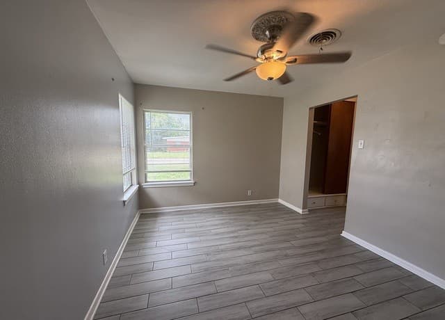 3-bedroom rental at 4519 Creekmoor Dr in San Antonio, TX — photo 4