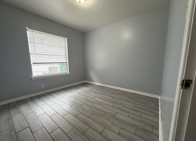 3-bedroom rental at 4519 Creekmoor Dr in San Antonio, TX — photo 5