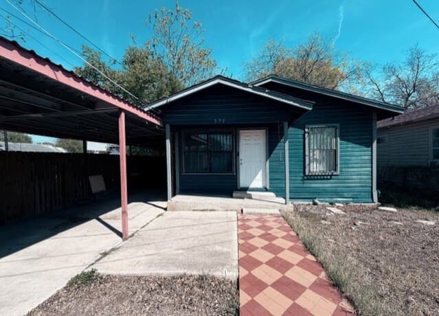 3-bedroom rental at 321 Huntington in San Antonio, TX — photo 3