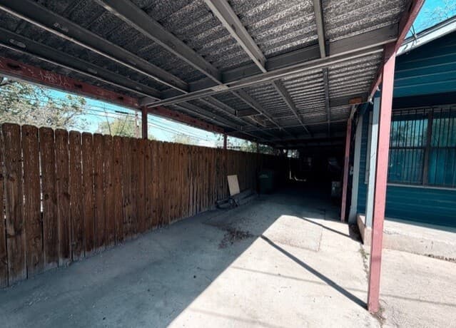 3-bedroom rental at 321 Huntington in San Antonio, TX — photo 4