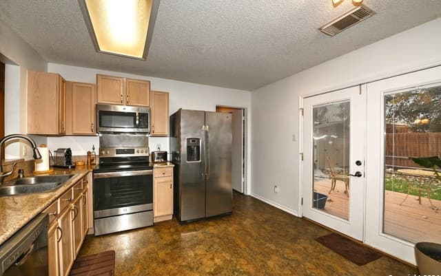 2-bedroom rental at 16426 Alwick Ln in San Antonio, TX — photo 4