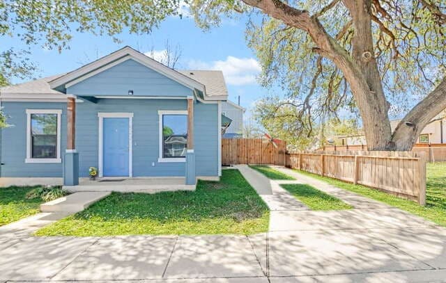 2-bedroom rental at 522 Arthur in San Antonio, TX — photo 2