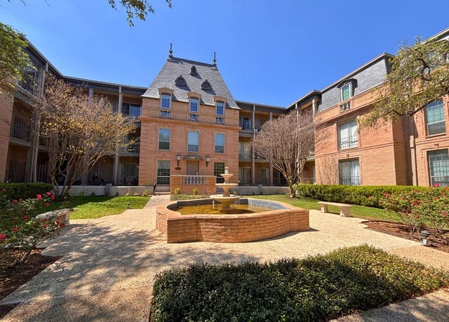 1-bedroom rental at 7709 Broadway Unit 323 in San Antonio TX