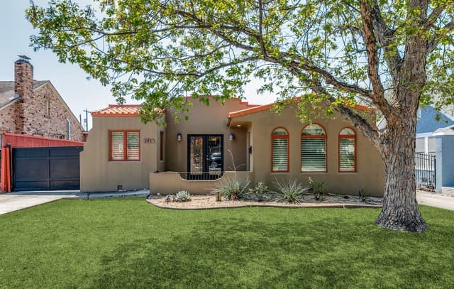 2-bedroom rental at 1714 W Summit in San Antonio TX