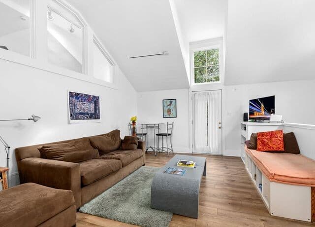 2-bedroom rental at 215 Beauregard - Unit B in San Antonio TX