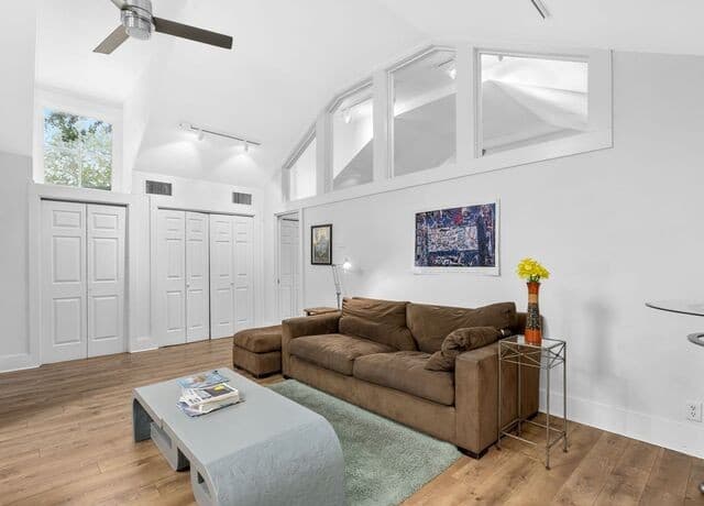 2-bedroom rental at 215 Beauregard - Unit B in San Antonio, TX — photo 3