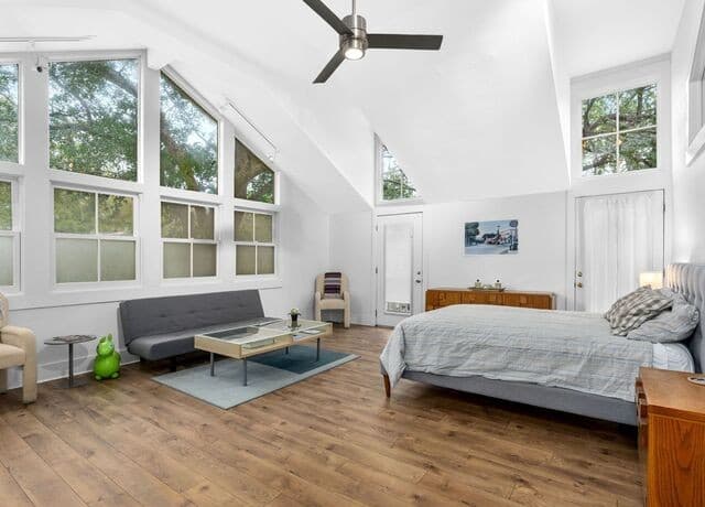 2-bedroom rental at 215 Beauregard - Unit B in San Antonio, TX — photo 4