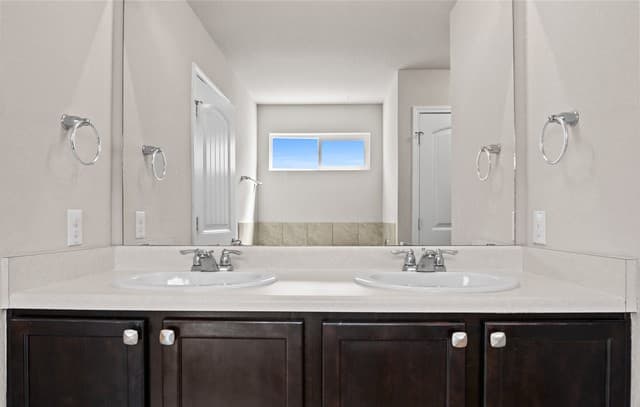 5-bedroom rental at 252 Elisabeth Run in San Antonio, TX — photo 3