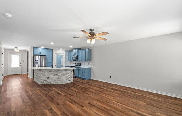 5-bedroom rental at 2819 Davis Trace in San Antonio, TX — photo 2