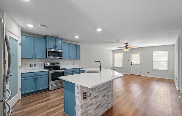 5-bedroom rental at 2819 Davis Trace in San Antonio, TX — photo 3