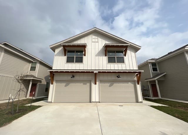 3-bedroom rental at 7618 Agave Bend Unit 101 in San Antonio, TX — photo 2