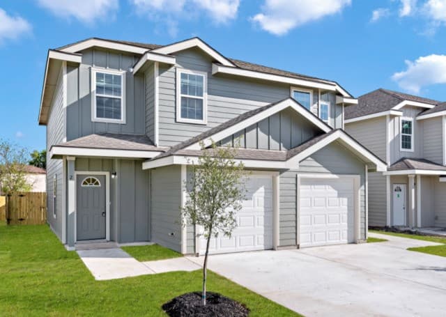 3-bedroom rental at 7911 Dial Ike Dr Unit 101 in San Antonio TX