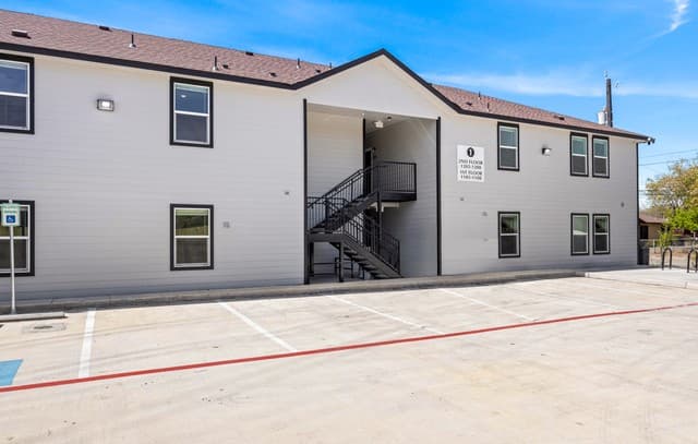 2-bedroom rental at 138 Ware Unit 1103 in San Antonio, TX — photo 3
