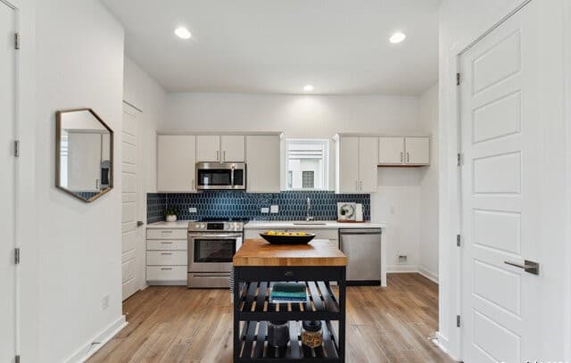 3-bedroom rental at 3214 N Elmendorf St in San Antonio, TX — photo 4