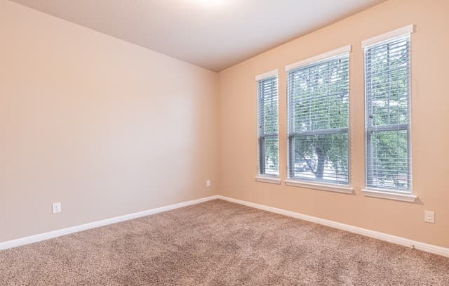 3-bedroom rental at 12427 Law Crk in San Antonio, TX — photo 3