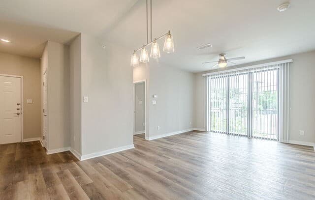 2-bedroom rental at 711 S Frio Unit 2201 in San Antonio, TX — photo 5