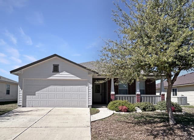 4-bedroom rental at 10015 Red Iron Crk in Converse TX