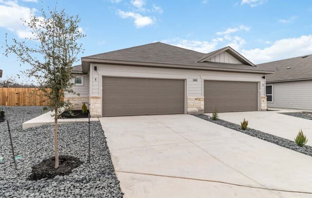3-bedroom rental at 5123 Cindy Branch Unit 1 in San Antonio, TX — photo 2