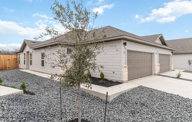3-bedroom rental at 5123 Cindy Branch Unit 1 in San Antonio, TX — photo 3