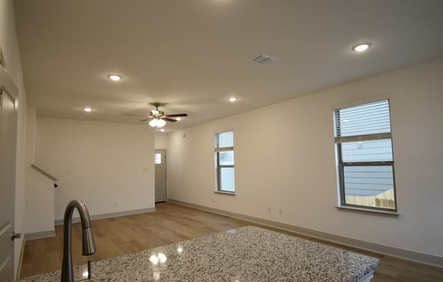 3-bedroom rental at 10211 Tulipwood Run Unit 101 in San Antonio, TX — photo 5