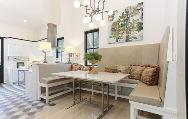 4-bedroom rental at 182 E Edgewood Pl in Alamo Heights, TX — photo 5