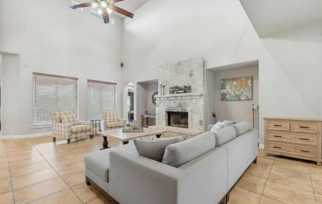 7-bedroom rental at 615 Sentry Hl in San Antonio, TX — photo 5