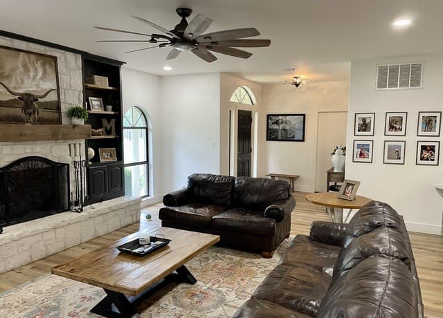 3-bedroom rental at 5 Chaparral Hl in Boerne, TX — photo 2
