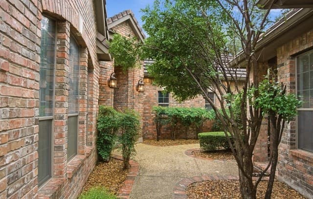 4-bedroom rental at 82 Westcourt ln in San Antonio, TX — photo 2